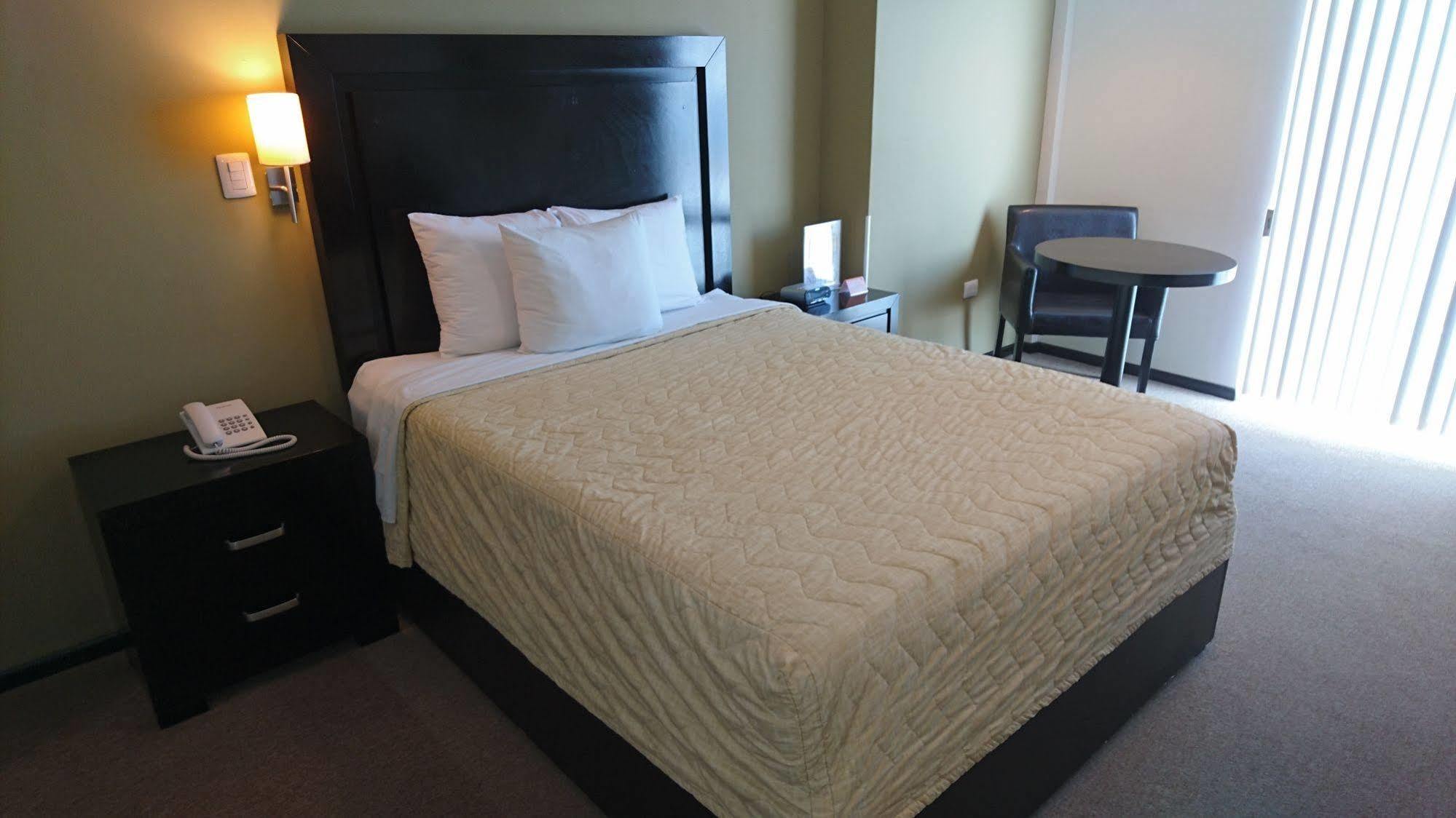 Hotel Nuvo Saltillo Luaran gambar